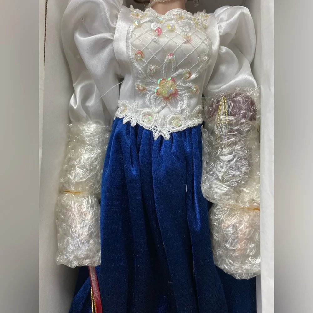 HERITAGE Collection VIOLA’S PERFORMANCE doll